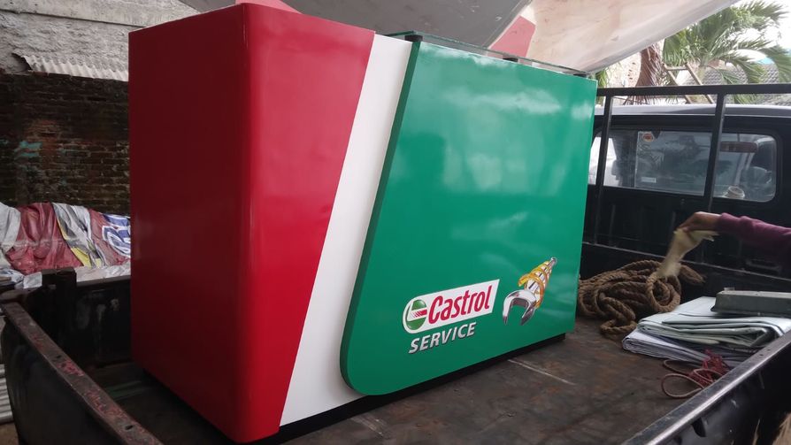 Portofolio Boot Meja Castrol Oil